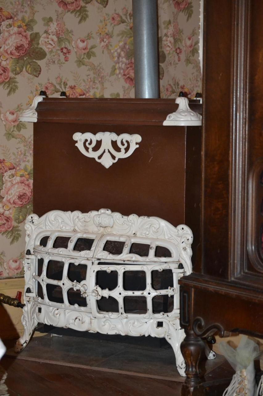 Carleton House Bed And Breakfast Bonham Экстерьер фото