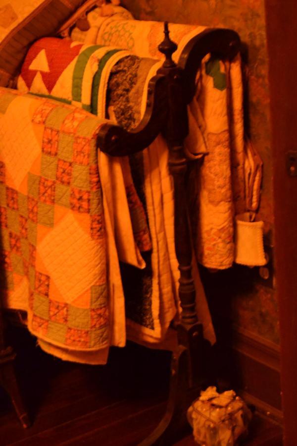Carleton House Bed And Breakfast Bonham Экстерьер фото