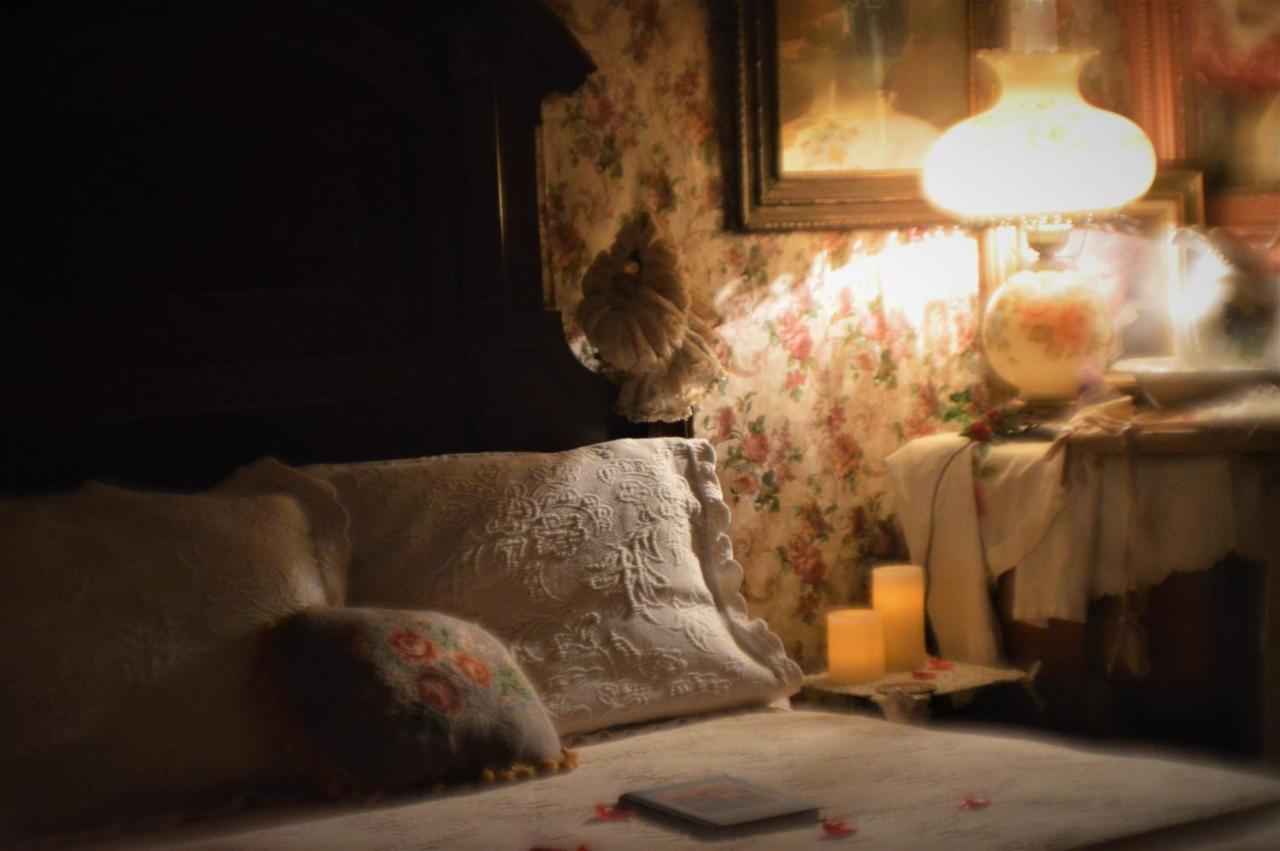 Carleton House Bed And Breakfast Bonham Экстерьер фото