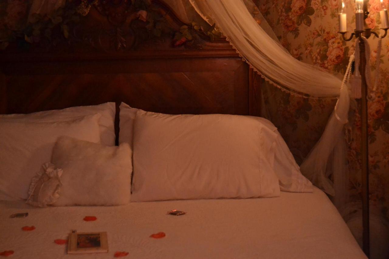 Carleton House Bed And Breakfast Bonham Экстерьер фото