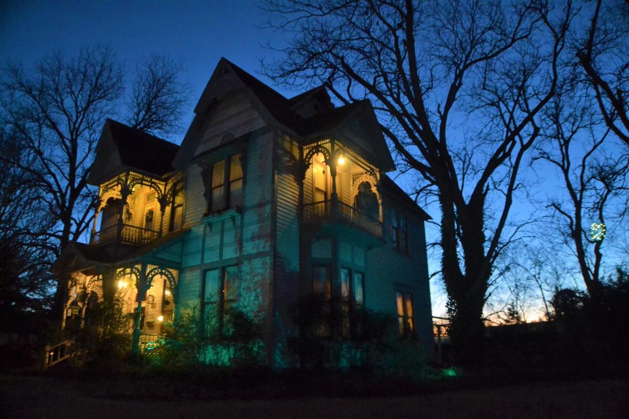 Carleton House Bed And Breakfast Bonham Экстерьер фото