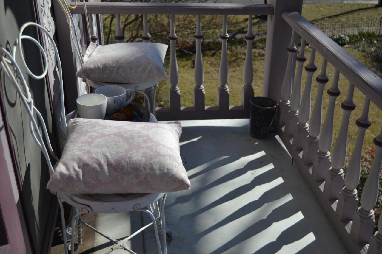 Carleton House Bed And Breakfast Bonham Экстерьер фото
